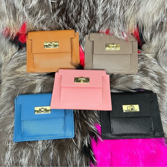 Pink Genuine Epsom Leather Coin Purse Compact Card Holder with Gold hardware. - Picture 6 of 7